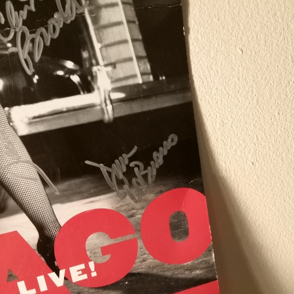 Signed Broadway cast photo Chicago - Picture 6 of 7